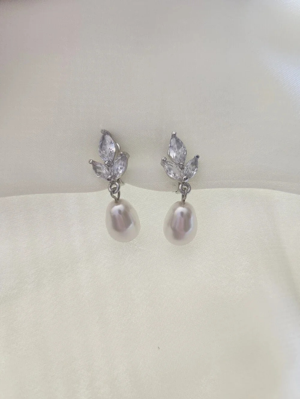 Clip on Silver & White Pearl Bridal Art Deco Drop Earrings Nickel-free Elegant